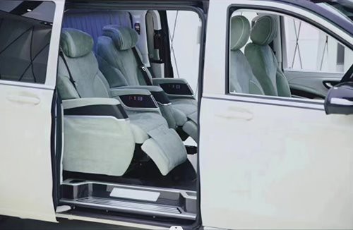 Middle row seat loading display