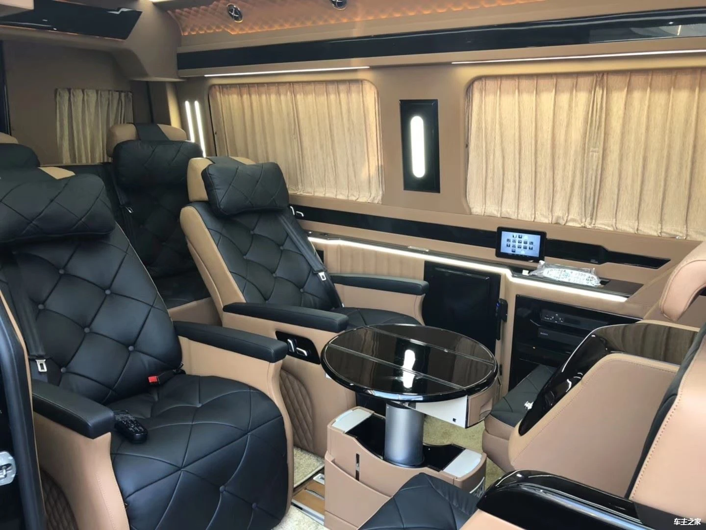 Mercedes-Benz Sprinteri interjööri modifitseerimisümbris on äsja välja antud,...