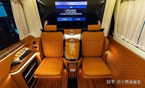 Mercedes-Benz Sprinter üheksakohaline kuningliku interjööriga haagissuvila