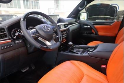 Lexus LX{0}} interjööri modifikatsiooni uuendamine 2021. aasta komplektidele